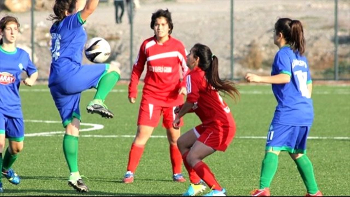 Kadın Futbol Takımından "Gol Sağanağı"