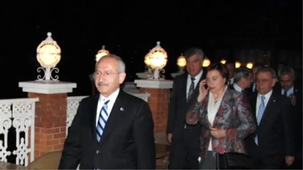 Kılıçdaroğlu, İzmir\'de Fidan Dağıttı