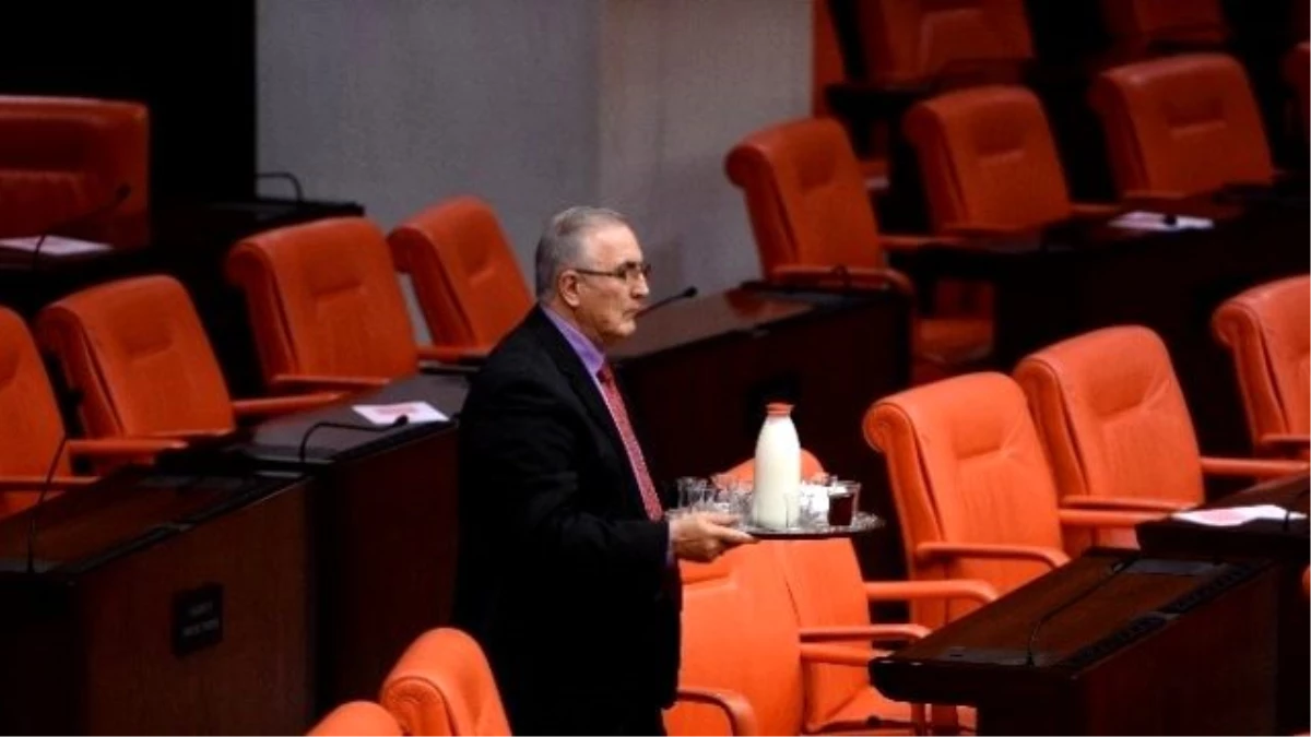 CHP\'li Vekil, Meclis Kürsüsünde Çay-Süt Hesabıyla Ekonomik Dengesizliği Anlattı