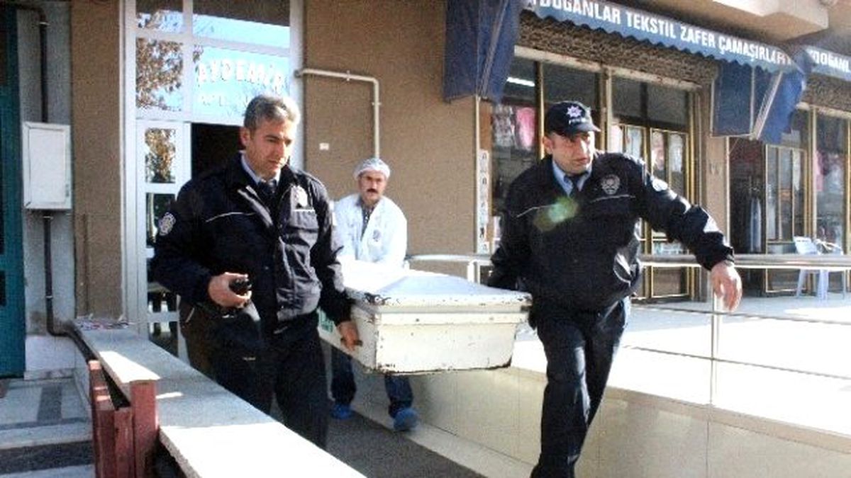 Oyun Oynadığı İp Boynuna ve Kapı Kilidine Dolandı