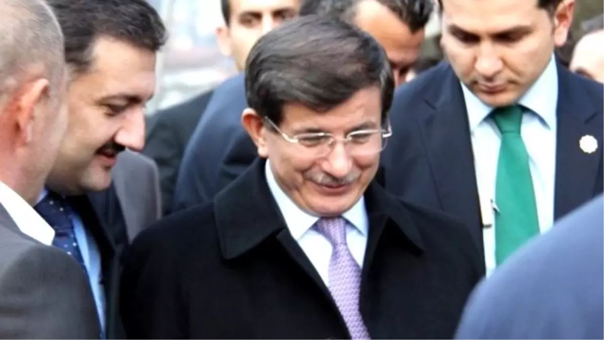 Başbakan Davutoğlu, Cumhurbaşkanı Erdoğan\'ın Aynı İsmi Taşıyan Dedesinin Mezarını Ziyaret Etti