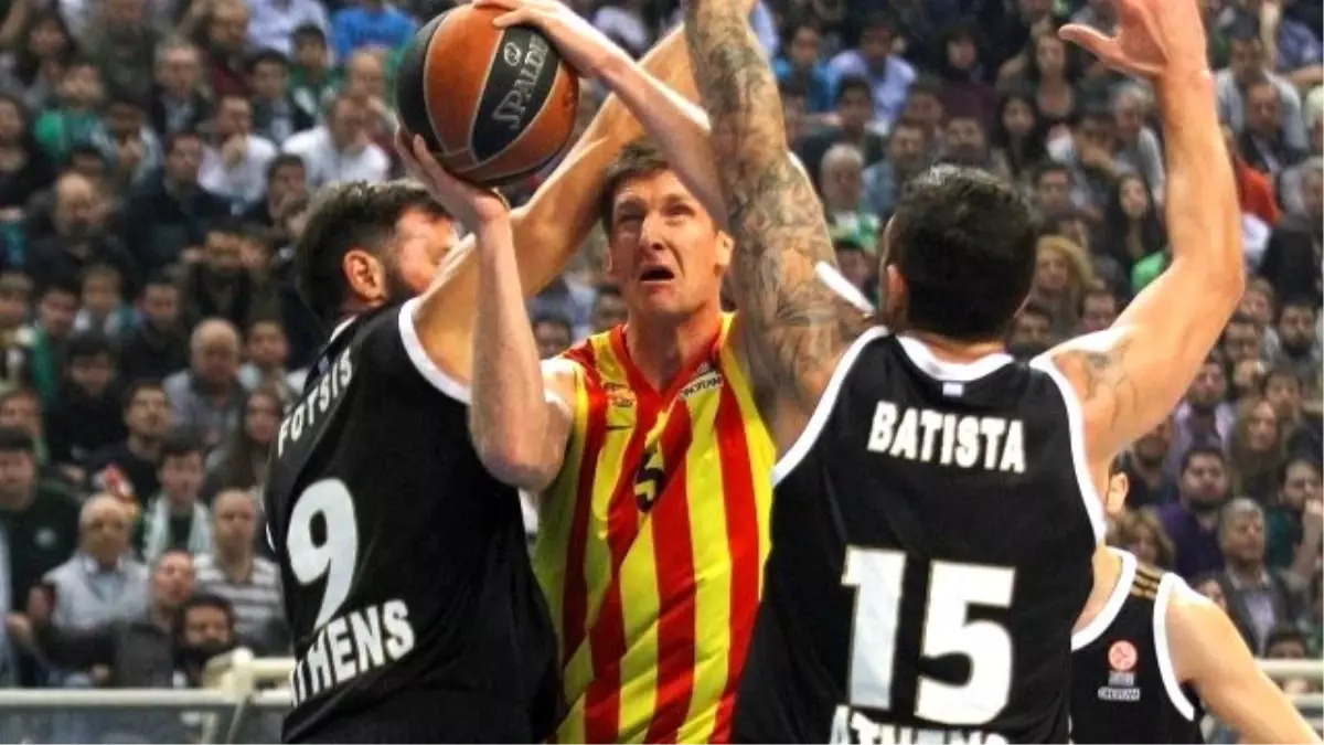 Panathinaikos-Barcelona Maçı Bomba İhbarı Nedeniyle Yarıda Kaldı