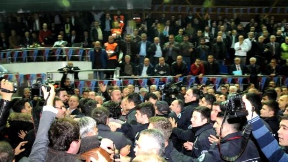 Trabzonspor\'un Genel Kurulu Kavgayla Başladı (Haberine Ek)