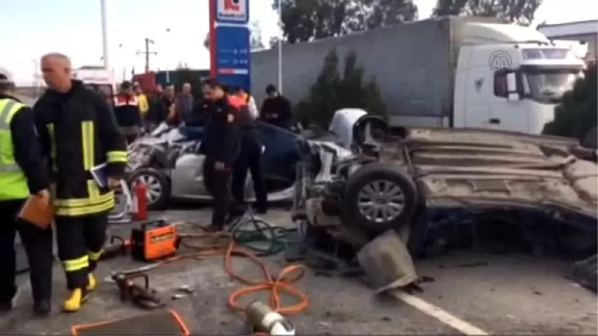 İzmir\'de Trafik Kazası: 6 Ölü, 1 Yaralı