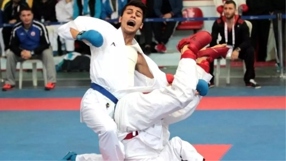 Türkiye Karate Şampiyonasında Gençlerin Günü