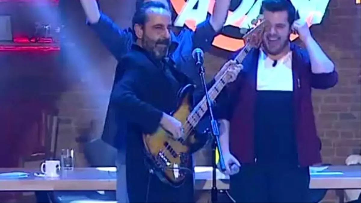 3 Adam Özkan Uğur\'dan Muhteşem Performans