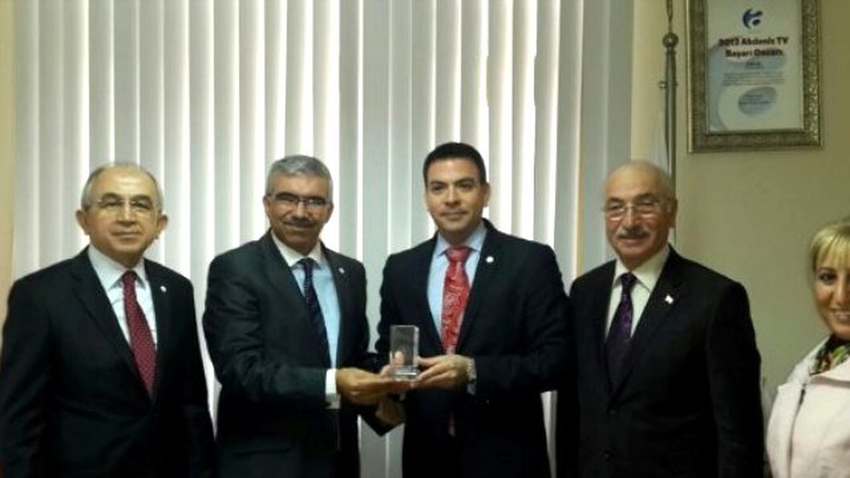 ABD Adana Konsolosu Espinoza\'dan Türk Kızılayına Ziyaret