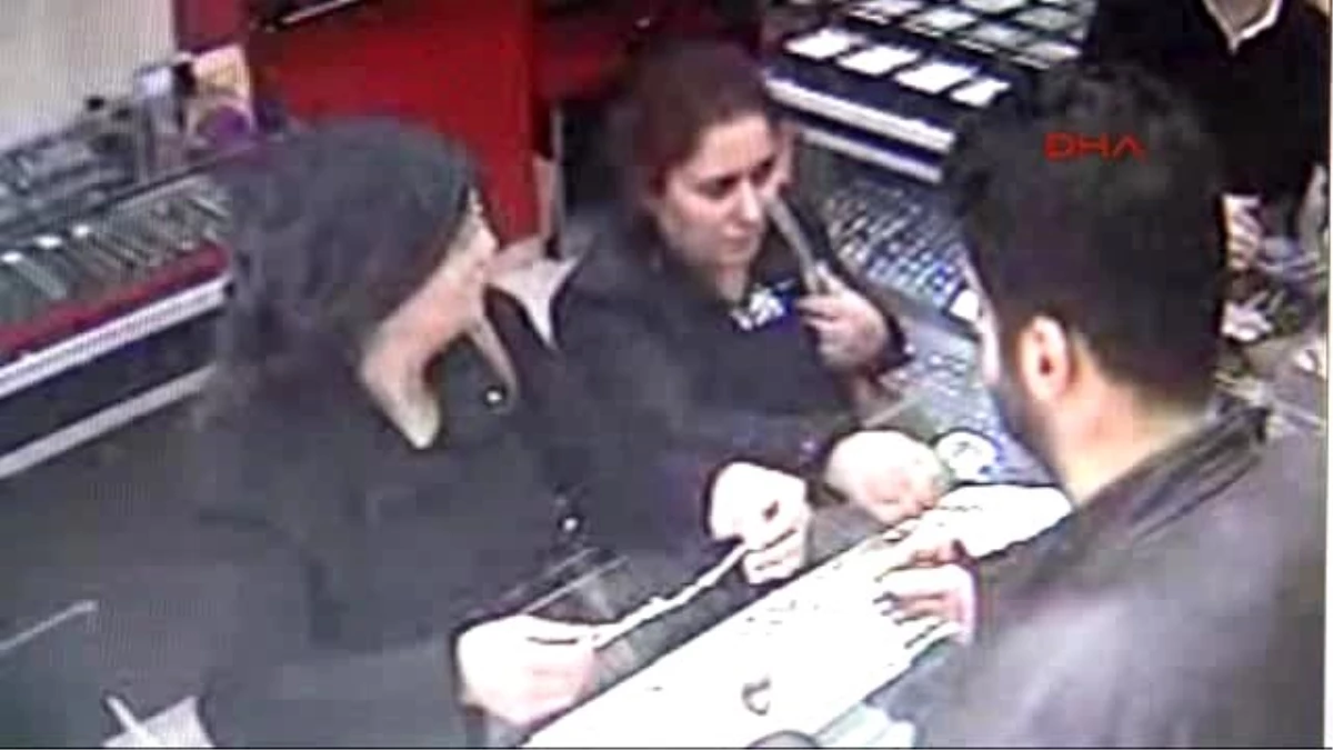 Adana Kadın Hırsızlar Altın Bilekliği Böyle Çaldı