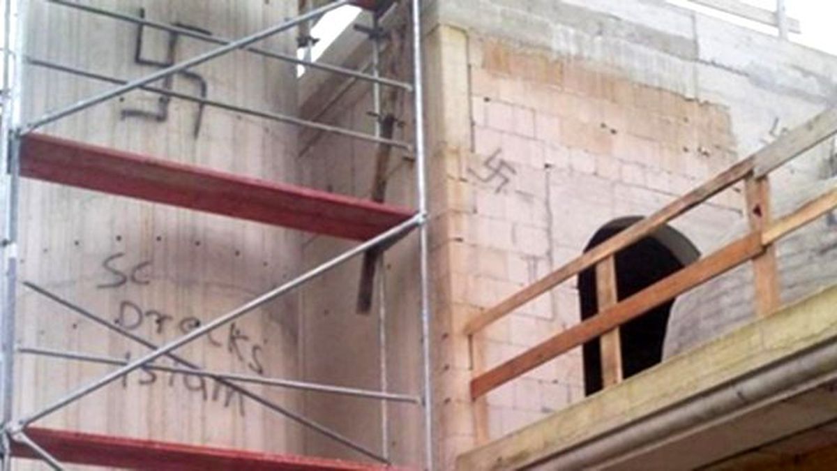 Almanya\'da Cami İnşaatına Irkçı Saldırı