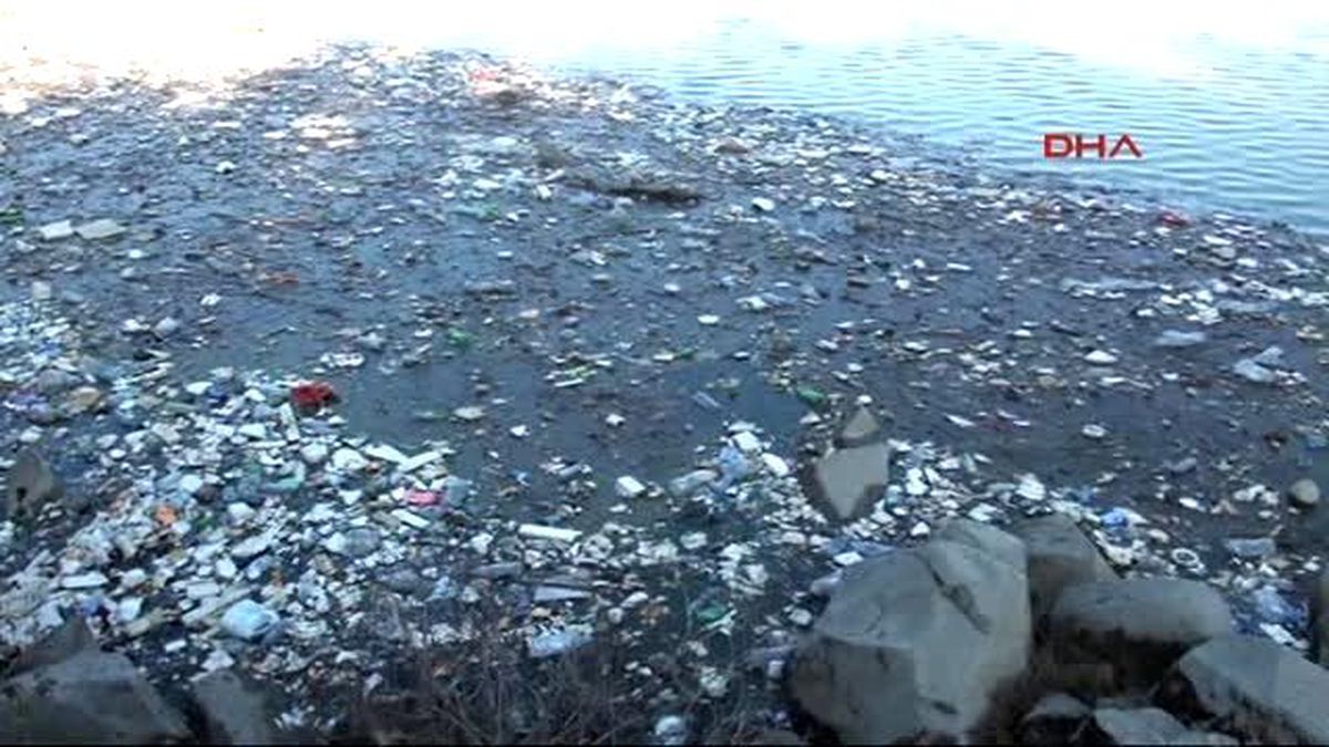Edirne Yağmurun Sürüklediği Tonlarca Çöp Gölete Karıştı