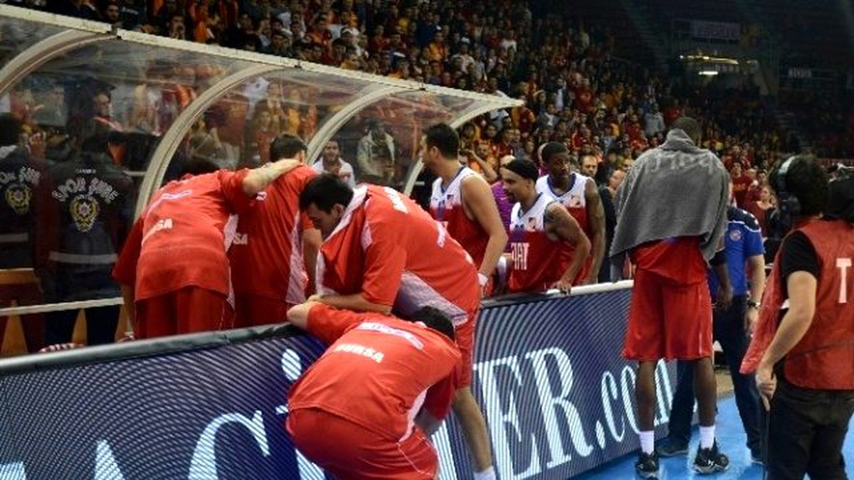 Galatasaray Lıv Hospital - Tofaş Maçında Olay Çıktı