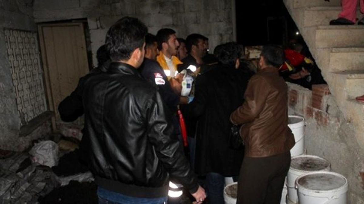 Gaziantep\'te Çatıdan Düşen Polis Yaralandı