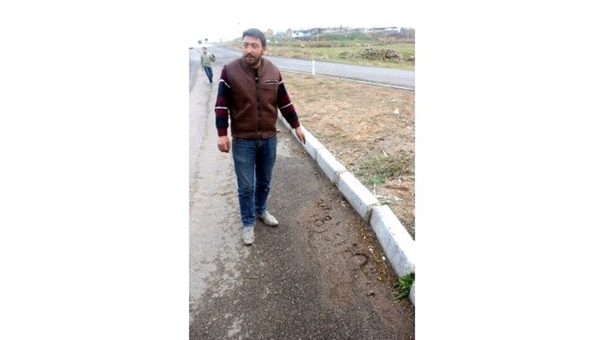 Kazaya Neden Olup Kaçan Aracın Plakasını Çamura Yazdılar