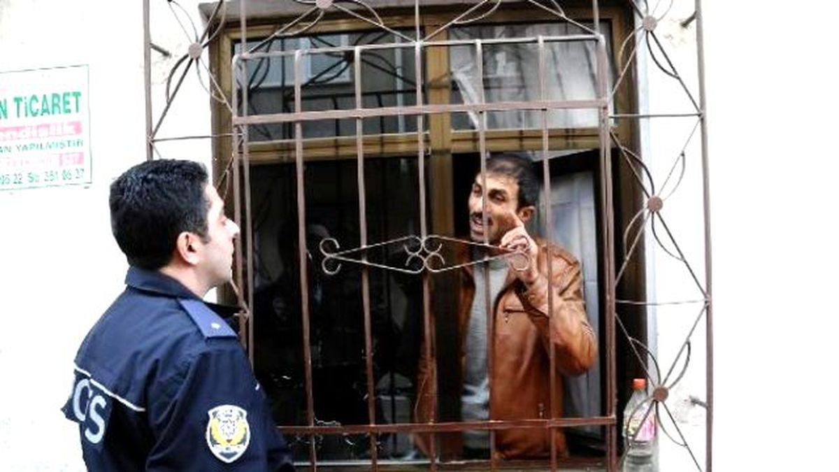Mehdi\' Olduğunu Söyleyip, Pompalı Tüfekle Ateş Açtı; 3 Polis Yaralı (1)