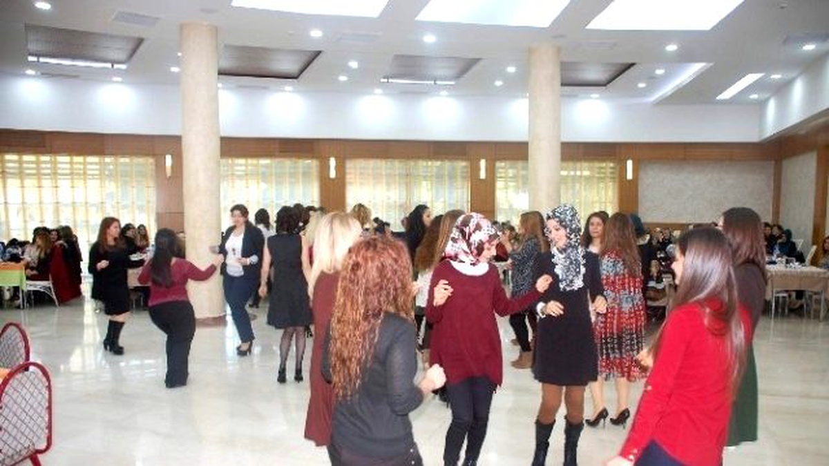 Öğrenciler Yararına Çay Partisi Düzenlendi