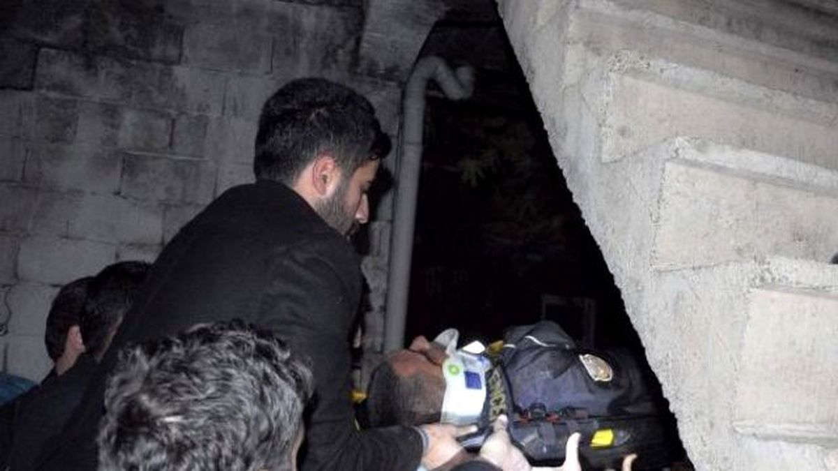 Polis, Hırsızlık Şüphelisi Ararken Çatıdan Düşüp Yaralandı