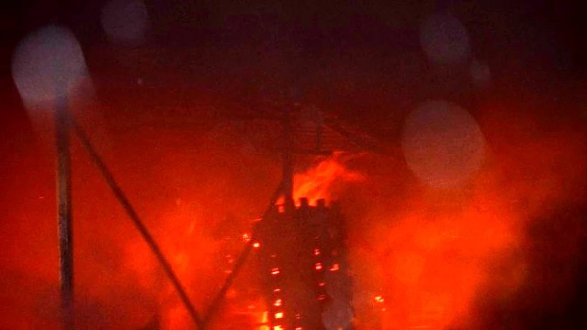 Sapanca\'da Bulunan Su Fabrikasında Yangın
