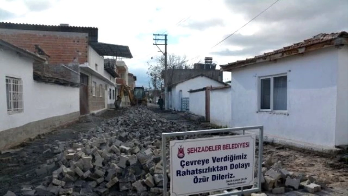 Şehzadeler Belediyesi Yeniköy\'de Kilitli Parke Taşı Döşedi