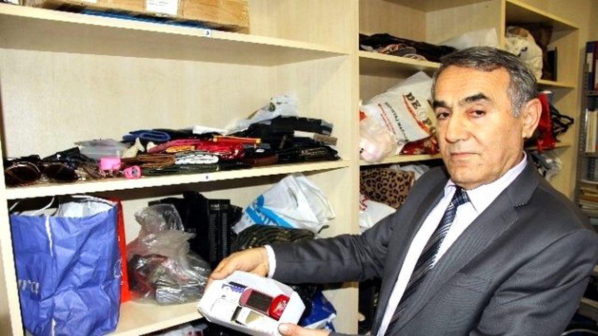 Tramvaylarda Unutulan Eşyalar "Yok Artık" Dedirtiyor