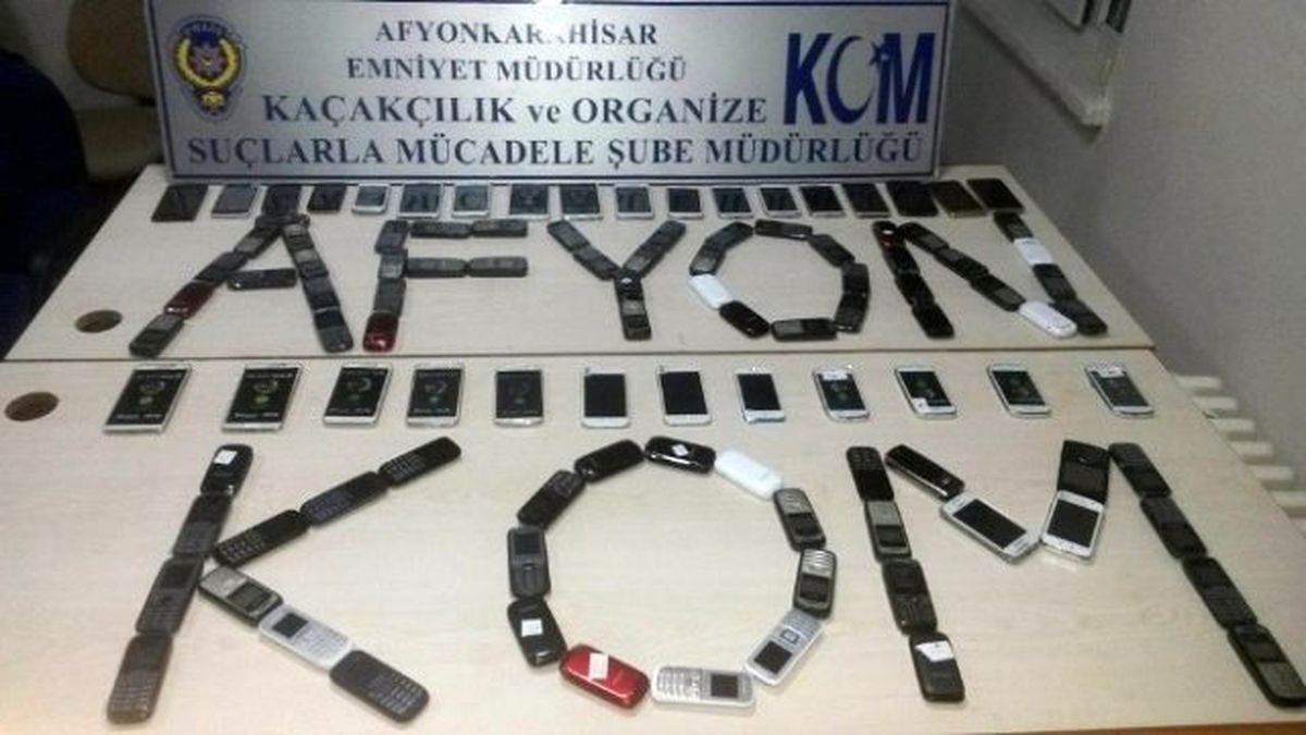 Afyonkarahisar\'da Kaçak Cep Telefonu Operasyonu
