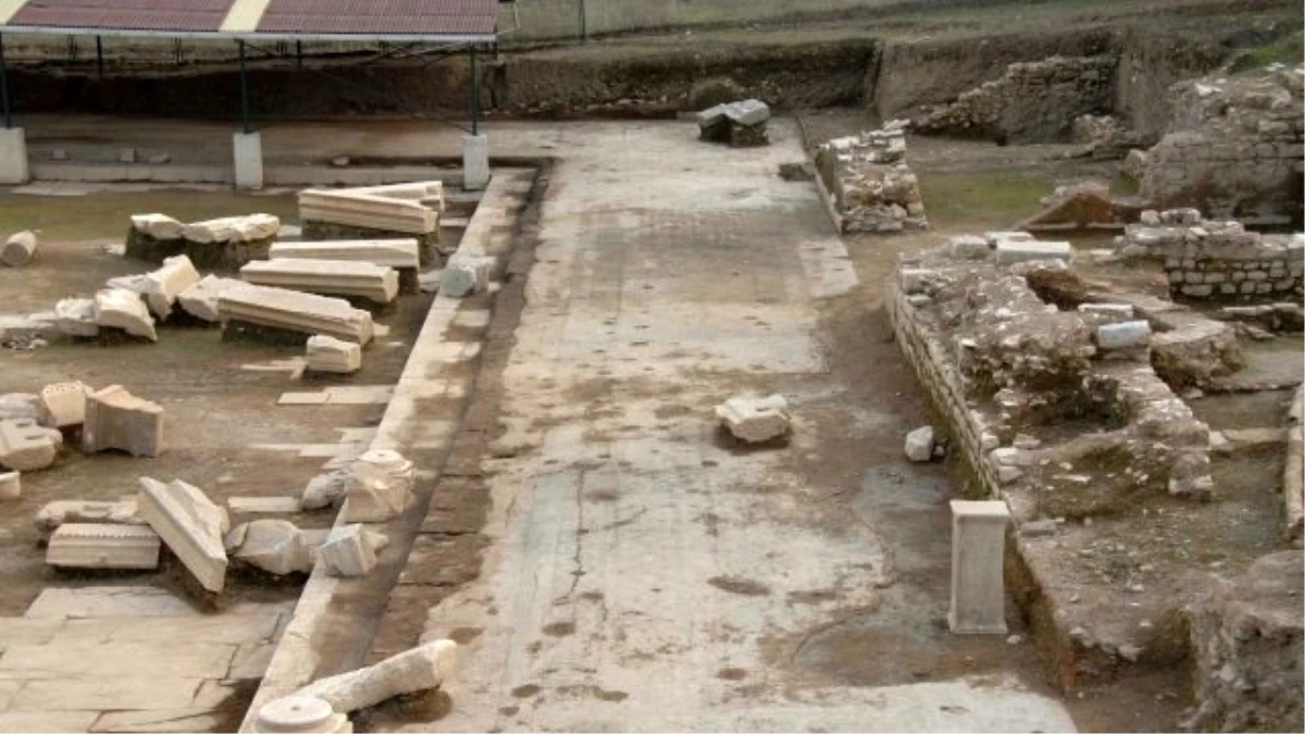 Metropolis Antik Kenti Kazı Çalışmalarında Roma Hamamı Bulundu