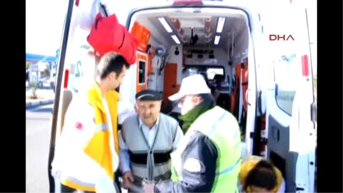 Aydın\'da Aynı Yönde Giden 2 Otomobil Çarpıştı: 5 Yaralı