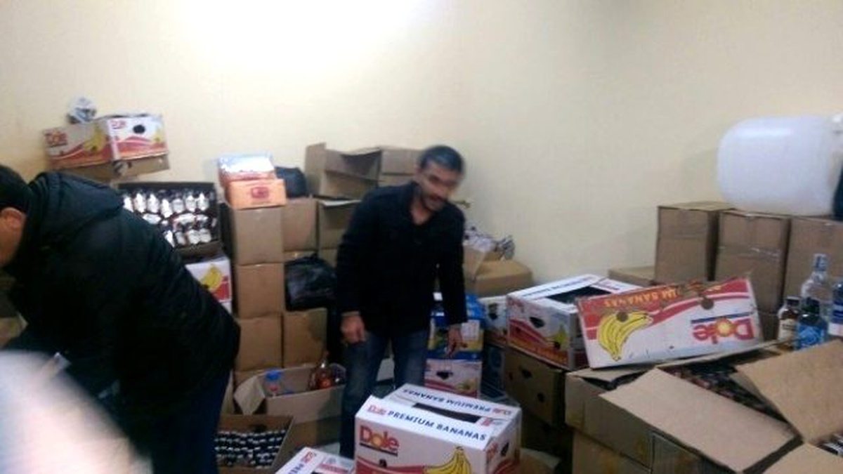 Bir Depo Sahte İçkiyi Kendisi ve Arkadaşları İçin Üretmiş