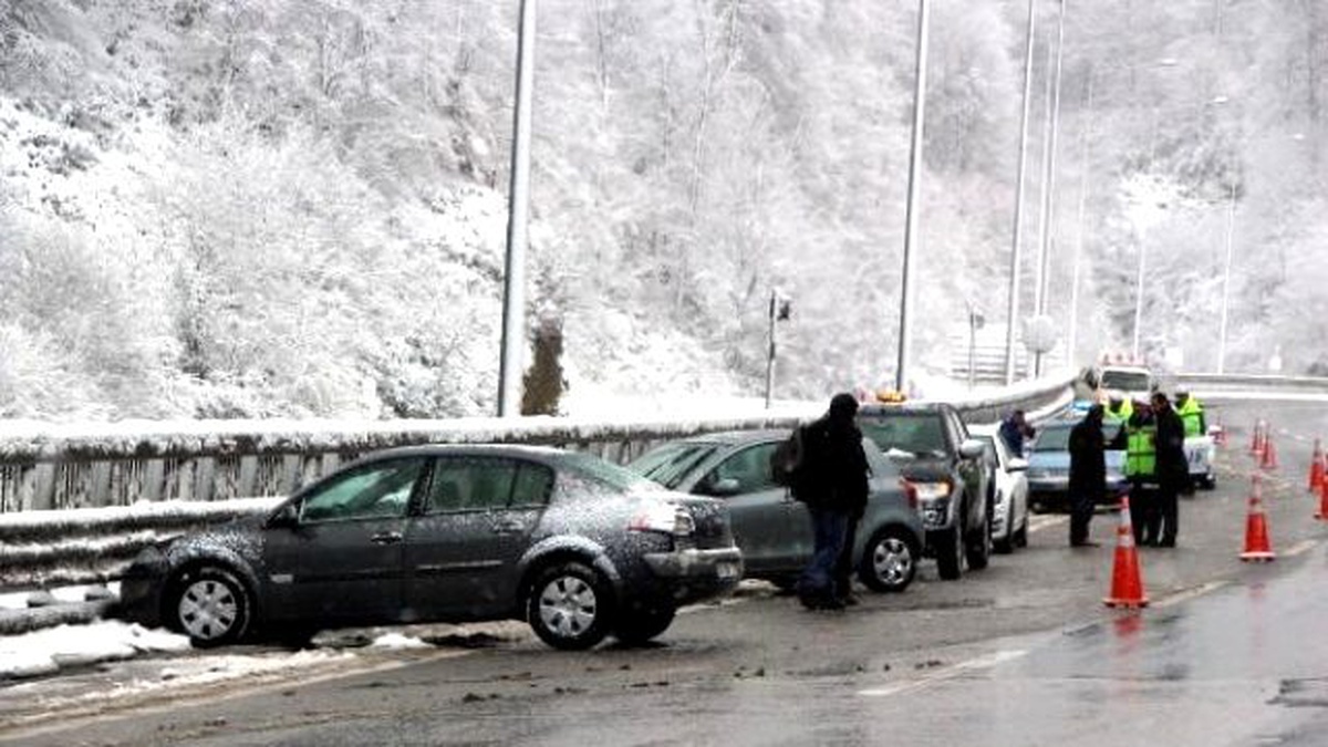 Bolu Dağı\'nda 6 Araç Birbirine Girdi: 1 Yaralı