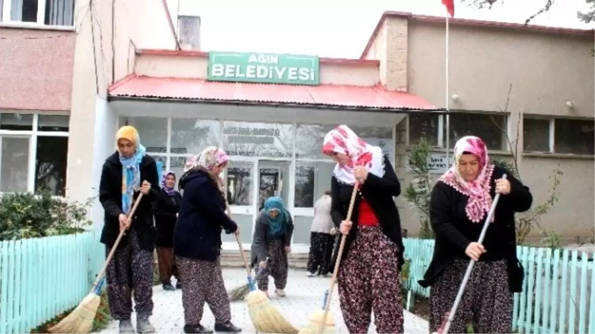 Bu İlçede Sokaklar Kadınlara Emanet