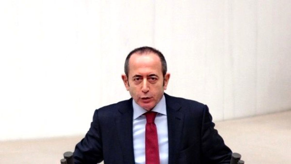 CHP'li Hamzaçebi'den Plaket Açıklaması