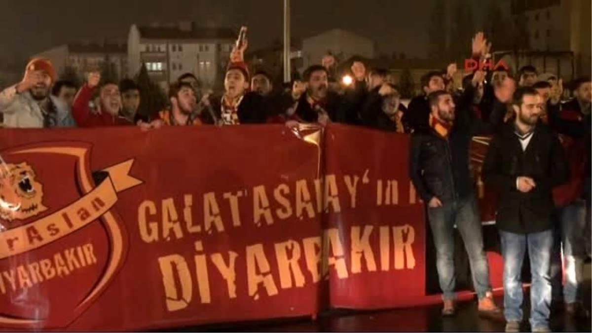 Galatasaray\'a Diyarbakır\'da Coşkulu Karşılama
