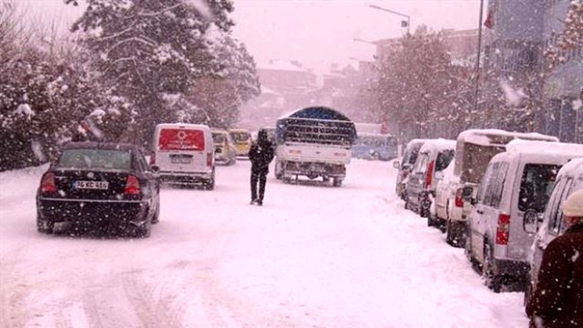 Kars\'ta Kar Yağışı Etkili Oluyor