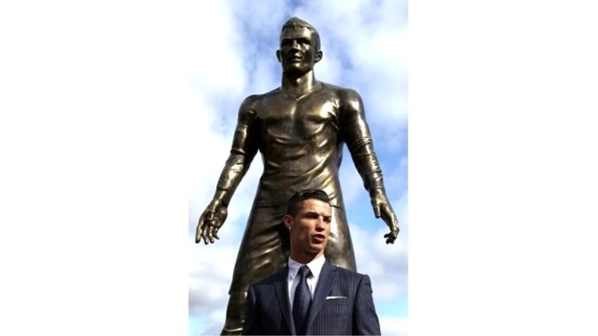 Ronaldo\'nun Heykeli Dikildi