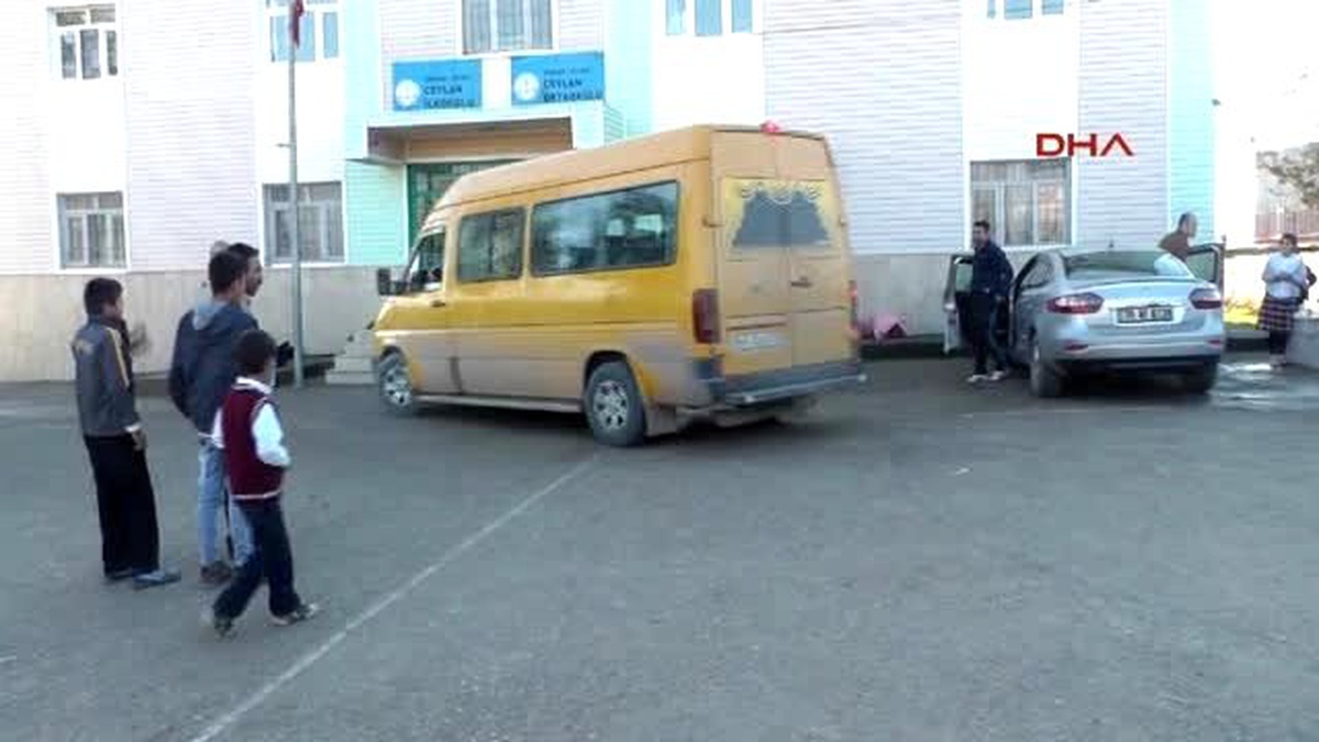 Silopi?deki Köy Okuluna İzmir Başarıspor Kulübünden Yardım