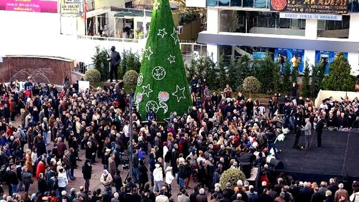 Vefa Salman Görmesin Gelir Bunu da Kökünden Keser