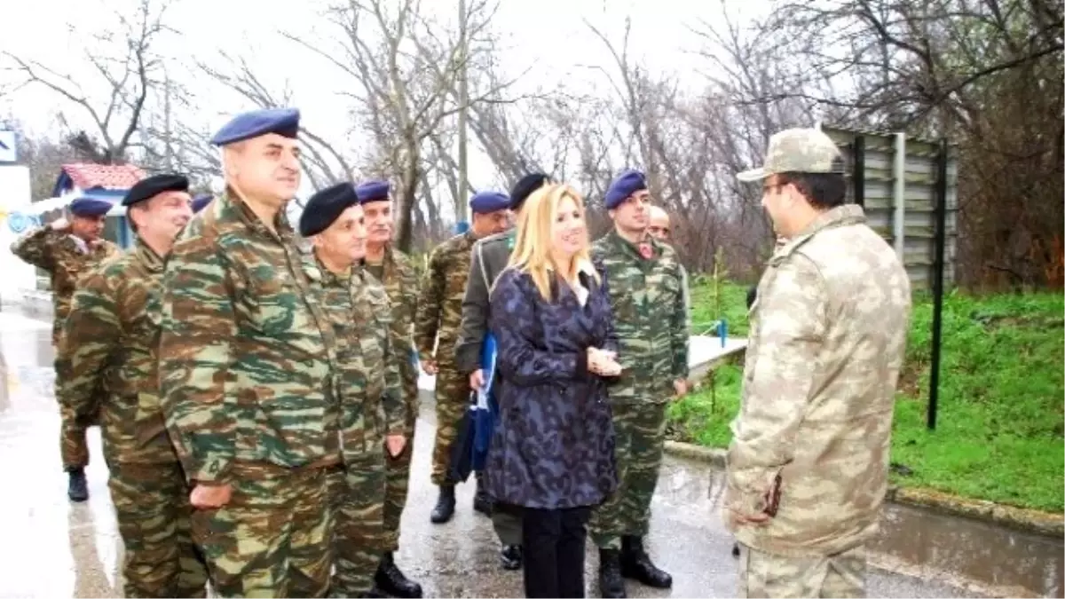 Yunan Savunma Bakan Yardımcısı Gennimata Sınırda Türk Askerinin Yeni Yılını Kutladı