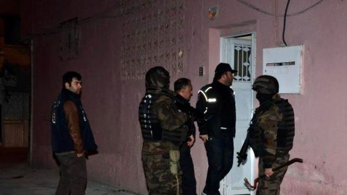 Adana\'da Milyonluk Kaçak Yılbaşı İçkisi Vurgunu