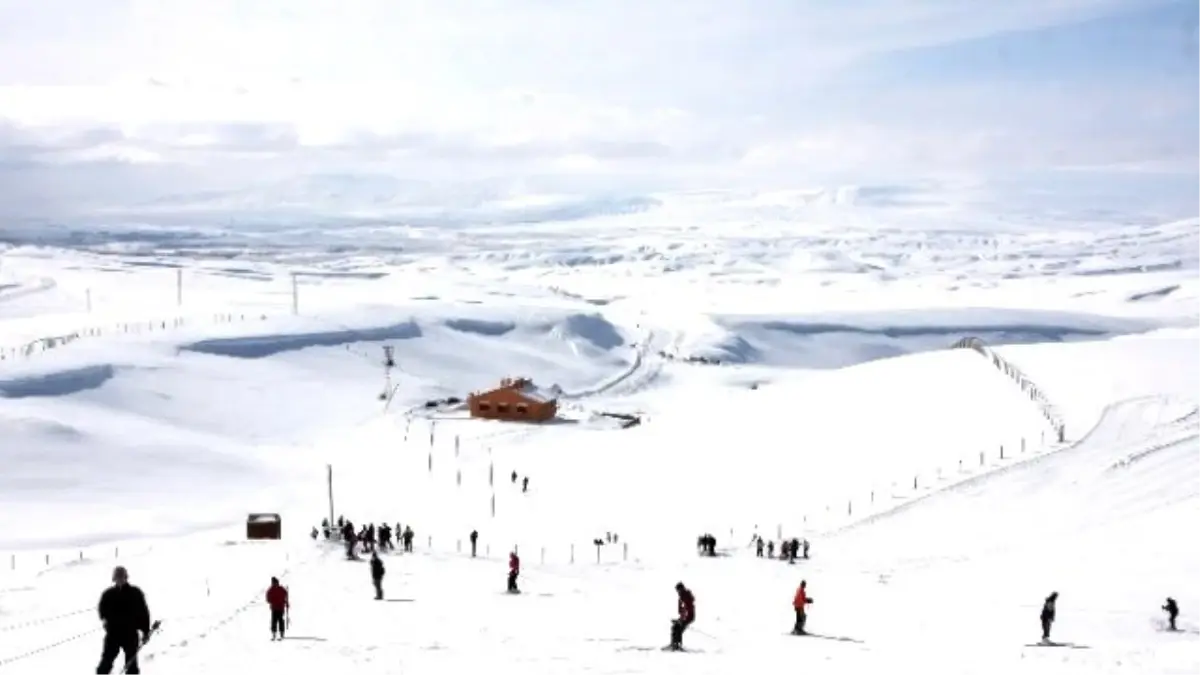 Ahlat Aktaş Kayak Tesisi\'nde Yenileme Çalışması