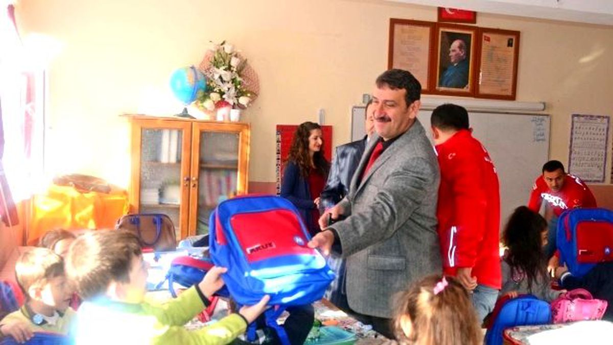 Akut\'tan Öğrencilere Yardım