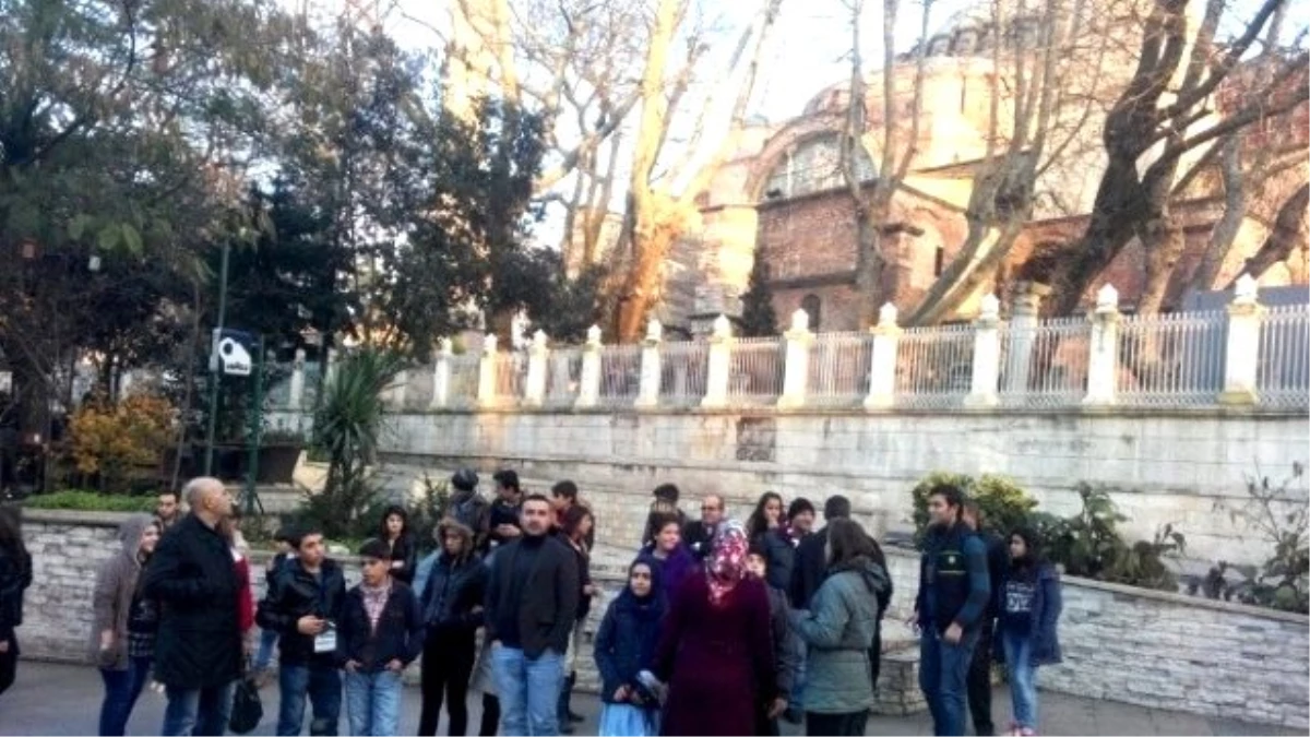 Beyaz Kalpler, İstanbul Gezisine Çıktı