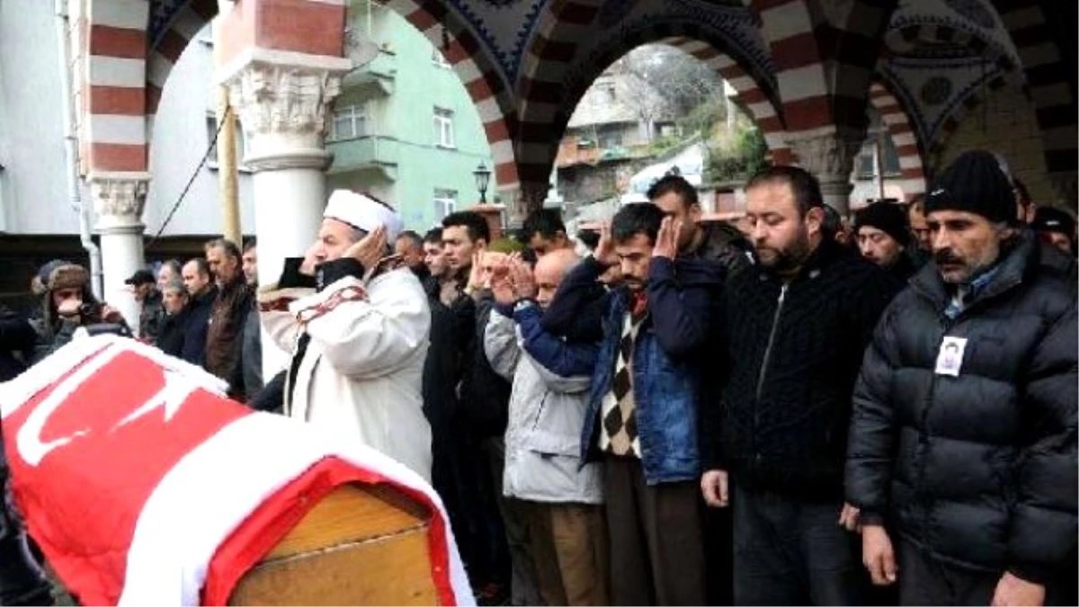 Çöp Kamyonunun Altında Kalan Temizlik İşçisi Toprağa Verildi