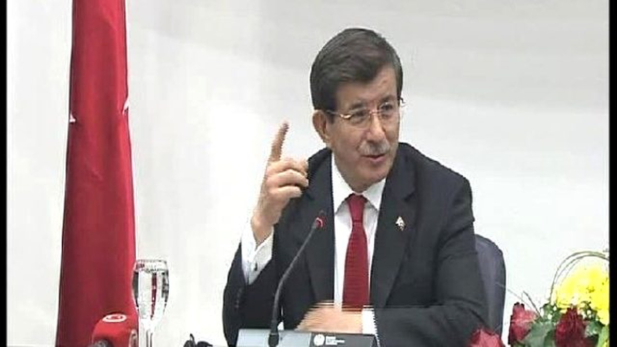 Davutoğlu: Biz Makedonya\'yı NATO ve AB\'de Görmek İstiyoruz