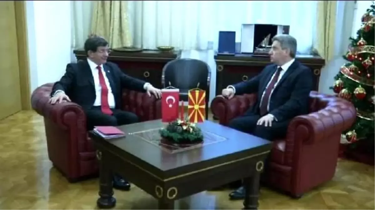 Davutoğlu, Makedonya Cumhurbaşkanı İvanov ile Görüştü