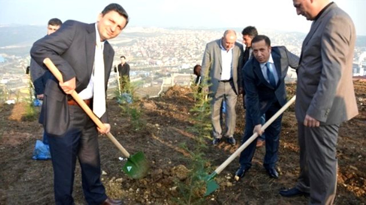 Dilovası\'nda Ağaçlandırma Çalışması