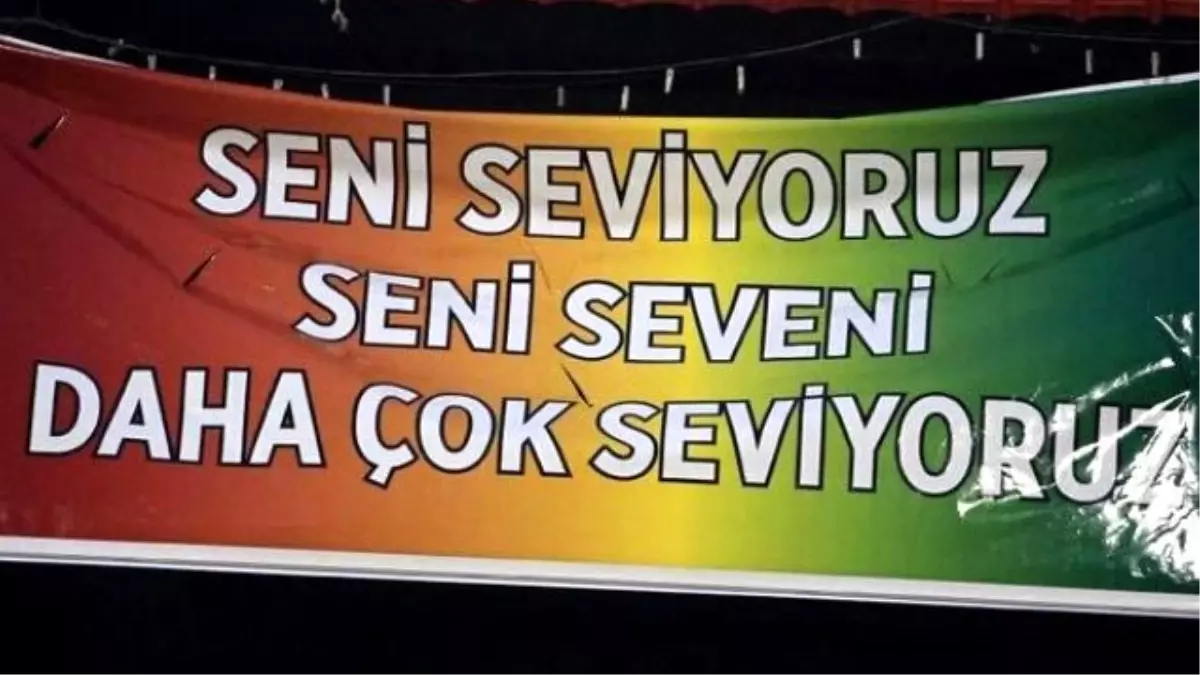 Diyarbakırlı Taraftarlar, Açtıkları Pankartla Öcalan\'a Mesaj Yolladı