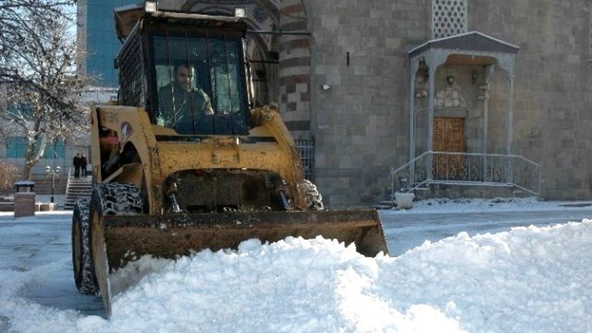 Erzurum\'da 73 Köy Yolu Ulaşıma Kapandı