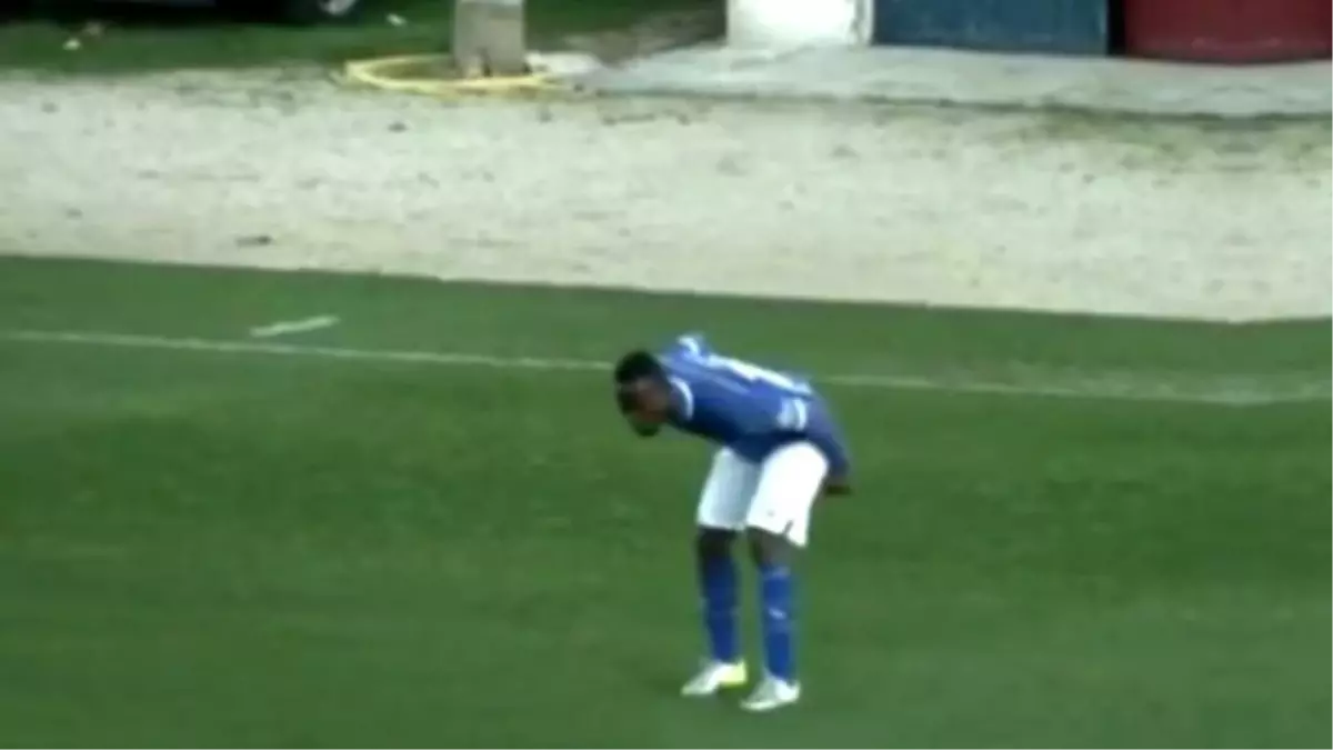 Gol Sevincini Abarttı! Tribüne Dönüp Şortunu İndirdi