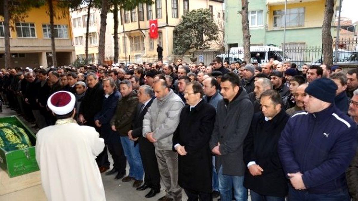 İntihar Eden 15 Yaşındaki Liseli Defnedildi