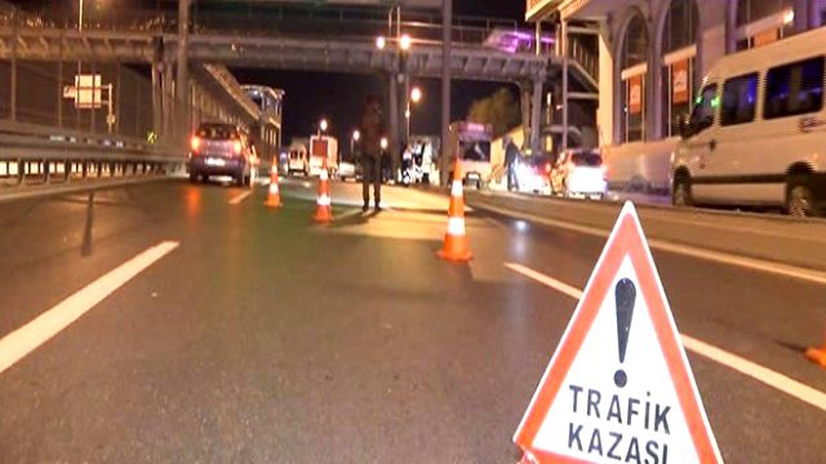 İstanbul\'da Trafik Kazası: 1 Ölü, 1 Yaralı