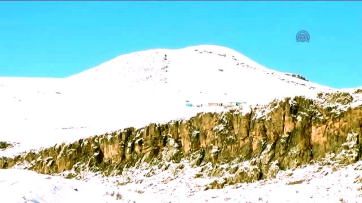 Iğdır\'da Kar Yağdı, Köylere Ulaşım Sağlanamıyor